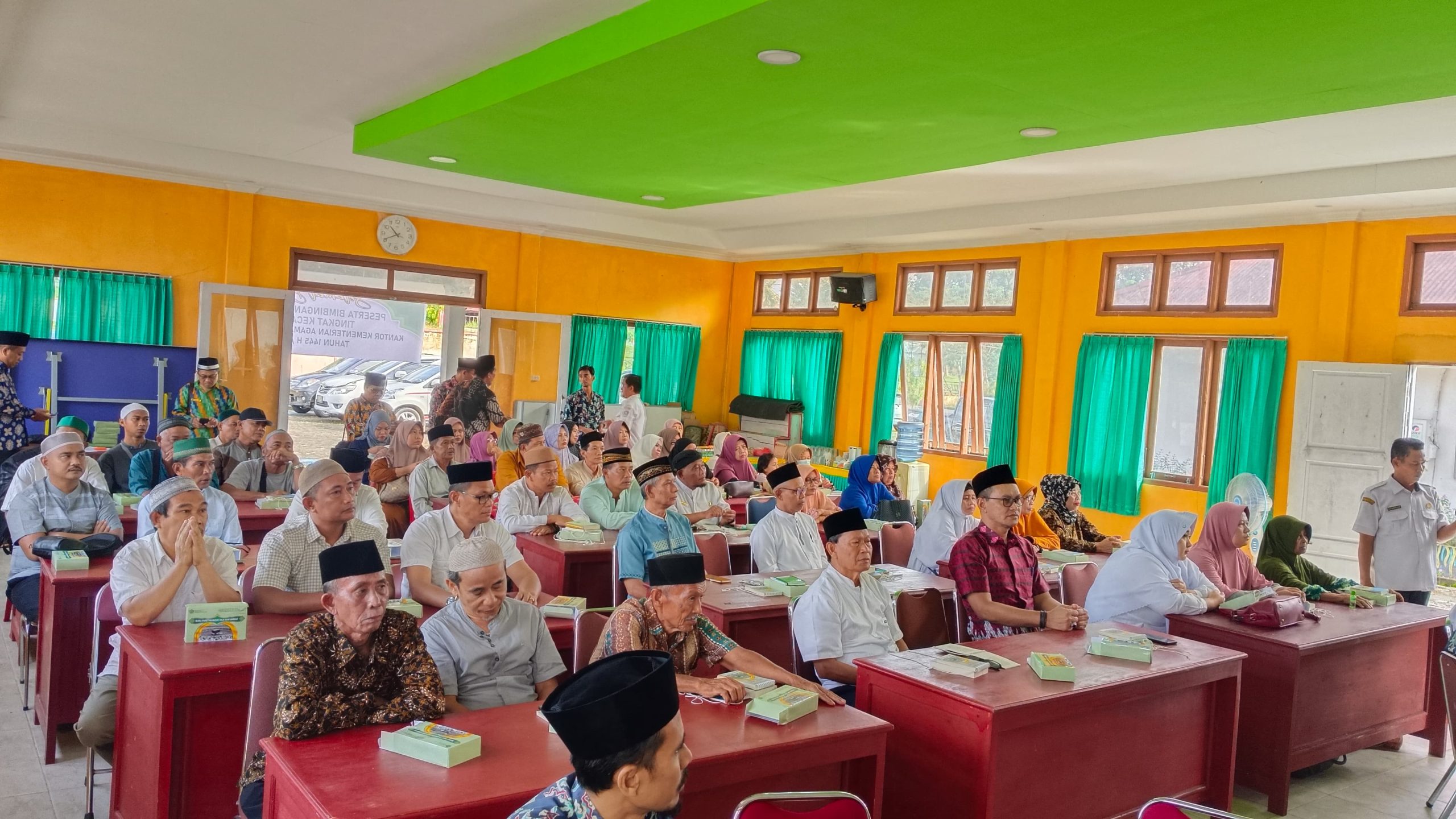 Asisten Sekda Landak Hadiri Bimbingan Manasik Haji  Kabupaten Landak Tahun 2024 M/1445 H