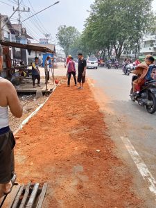 Calon Walikota Pontianak Dr. H. Mulyadi, M.Si perbaiki Berem jalan rawan kecelakaan