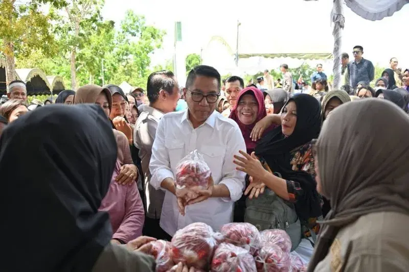 Pemprov Kalteng menggelar pasar murah di Sukamara. Warga bisa menebus paket sembako senilai Rp147 ribu hanya dengan Rp10 ribu menjelang Nyepi dan Lebaran 2026.