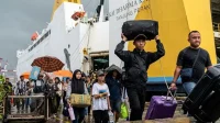 Arus penumpang Lebaran 2026 di Pelabuhan Trisakti Banjarmasin naik 20 persen. KSOP mencatat total 23.897 penumpang selama periode angkutan laut.