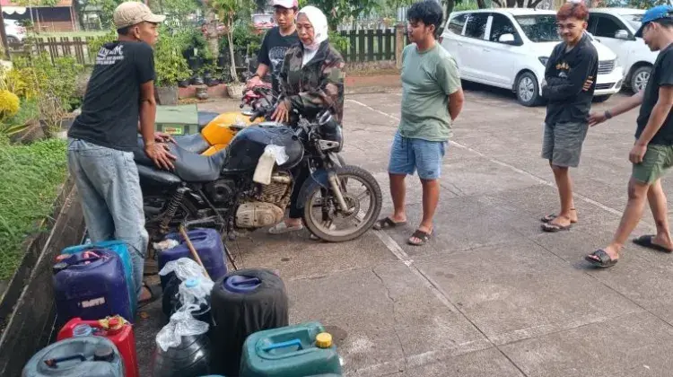 Penimbunan BBM, Pertalite, BBM Bersubsidi, Polisi Pontianak, Kasus BBM, Berita Pontianak, Penyalahgunaan BBM, Penimbunan Pertalite, Kriminal Pontianak, Berita Kriminal