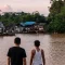 Tim SAR temukan korban tenggelam di Sungai Landak usai jatuh dari kelotok. Diduga ayan kambuh saat menyeberang.