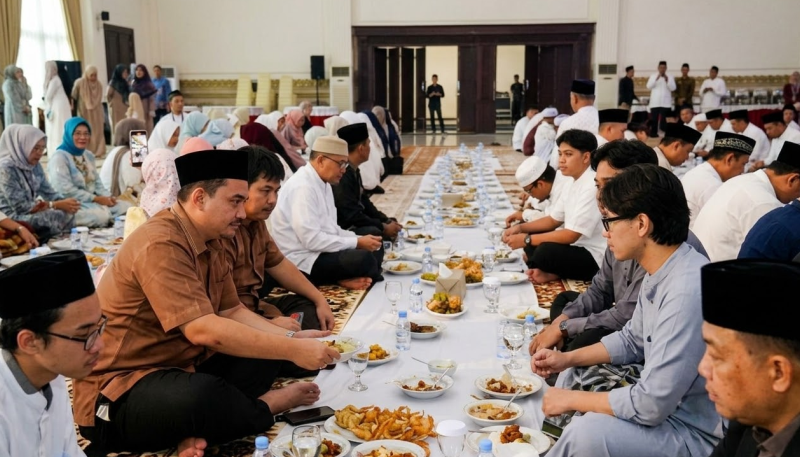 Ria Norsan gelar Makan Saprahan di Lebaran 2026 Kalbar, tradisi khas Melayu yang jadi simbol kebersamaan dan silaturahmi warga.