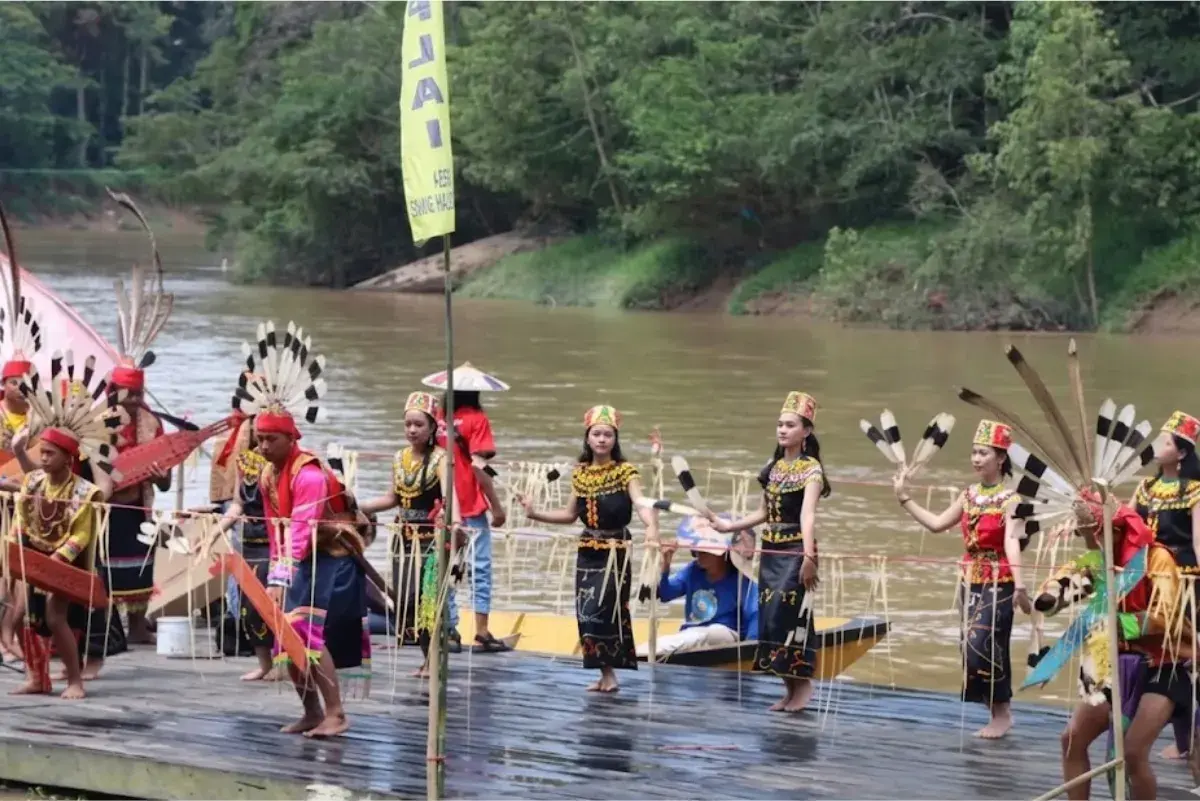 Festival Lom Plai Kutai Timur resmi masuk kalender KEN 2026, memperkuat potensi wisata budaya dan ekonomi lokal berbasis tradisi masyarakat Dayak Wehea.