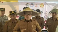 Bupati Kubu Raya menghadiri Gebyar Tani 2026 dan mendorong masyarakat membeli hasil petani lokal serta memperkuat peran pendampingan dan inovasi pertanian.