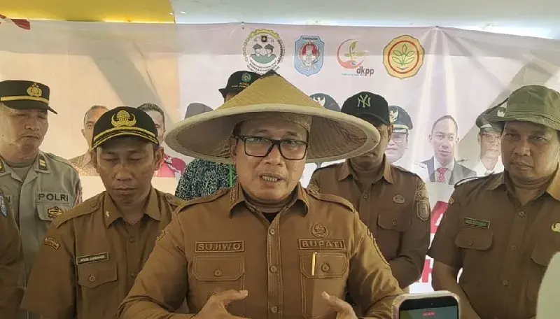 Bupati Kubu Raya menghadiri Gebyar Tani 2026 dan mendorong masyarakat membeli hasil petani lokal serta memperkuat peran pendampingan dan inovasi pertanian.