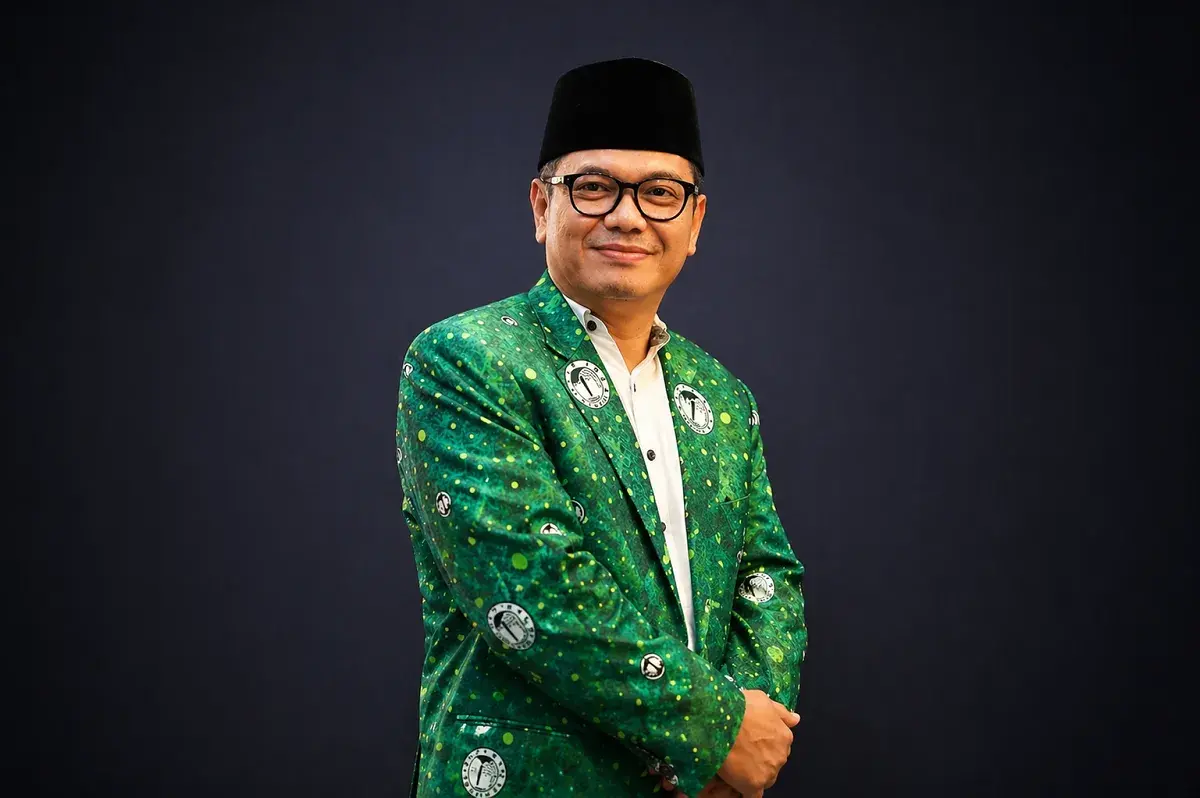 Gejolak global dan efisiensi negara mendorong transformasi Pendidikan Jarak Jauh Indonesia, dengan tantangan menjaga mutu pembelajaran di tengah tekanan ekonomi dan konflik dunia.