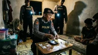 Polisi Ketapang mengungkap jaringan sabu di Delta Pawan. Tiga pelaku ditangkap dan 103 gram sabu diamankan, sementara satu tersangka masih buron. (Ilustrasi)