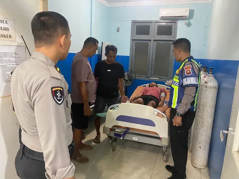 Usai laka truk beruntun, dua motor bertabrakan di Jalan Merdeka Timur Sekadau. Polisi ungkap kronologi, korban luka dirawat di RSUD Sekadau.