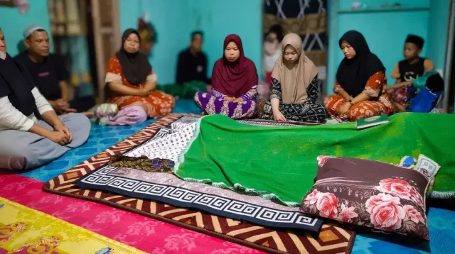 Petani Hamdan di Mentebah tewas diduga tersambar petir saat hujan, tiga sapi miliknya juga ditemukan mati di kebun Desa Menaren.