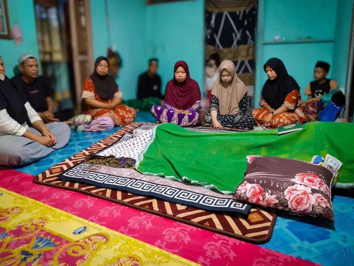 Petani Hamdan di Mentebah tewas diduga tersambar petir saat hujan, tiga sapi miliknya juga ditemukan mati di kebun Desa Menaren.