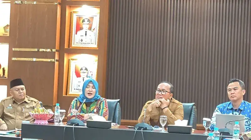 OJK Kalbar menilai inklusi keuangan Kubu Raya semakin maju. Rahmah Hidayati juga mengingatkan masyarakat agar waspada terhadap pinjol ilegal dan judi online.