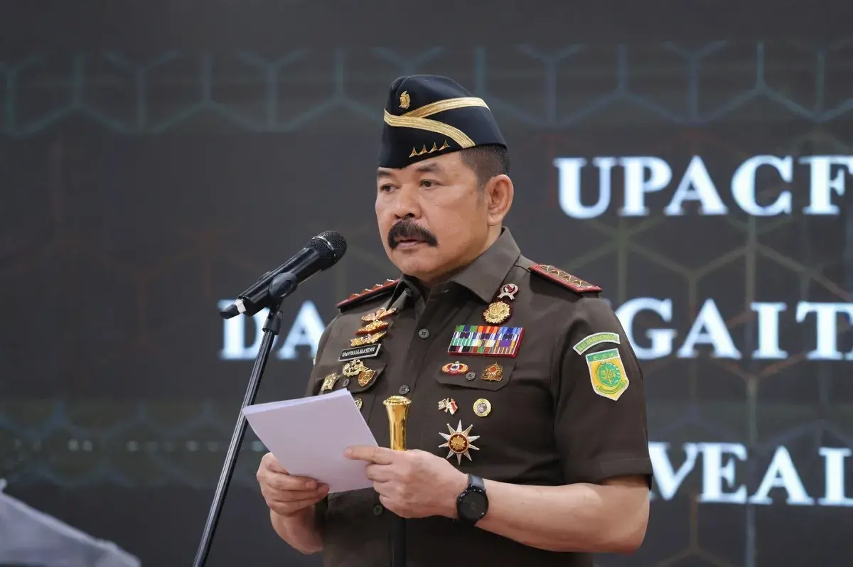Jaksa Agung ST Burhanuddin merotasi 53 pejabat strategis Kejaksaan RI, termasuk 14 Kajati dan Wakajati Kalbar. Langkah ini dinilai memperkuat kinerja penegakan hukum nasional.