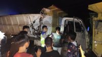 Tabrakan beruntun tiga truk di Sekadau Hilir, Kabupaten Sekadau, menyebabkan dua orang terluka. Polisi mengungkap kronologi lengkap kecelakaan di jalur Sekadau–Sanggau.