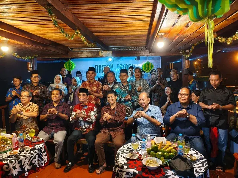 UNU Kalbar menggelar Seminar Nasional Energi Terbarukan di Pontianak, membahas transisi energi hijau, potensi biomassa, dan peluang investasi energi masa depan.