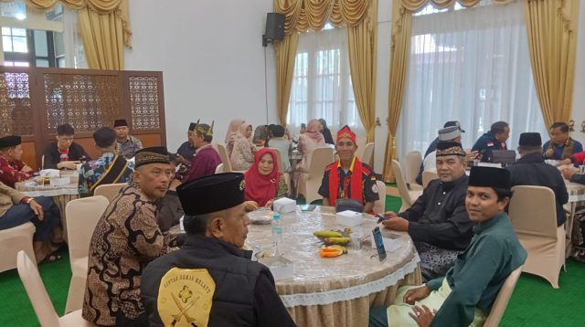 Founder Melayu Foundation menghadiri Halal Bihalal yang diselenggarakan oleh Ikatan Keluarga Madura (IKAMA) Kalbar. di Pontianak.