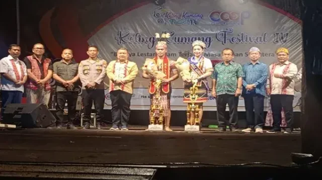 Penutupan Keling Kumang Festival IV 2026 di Sekadau berlangsung aman dan tertib dengan pengamanan 30 personel Polres Sekadau serta dihadiri unsur Forkopimda.