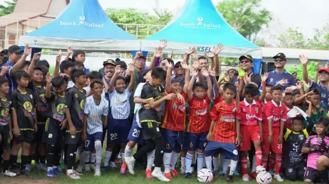 16 SSB mengikuti Festival Sepak Bola Nasional Piala Presiden 2026 U-10 dan U-12 di Banjarmasin untuk mencari bibit pesepak bola muda terbaik.