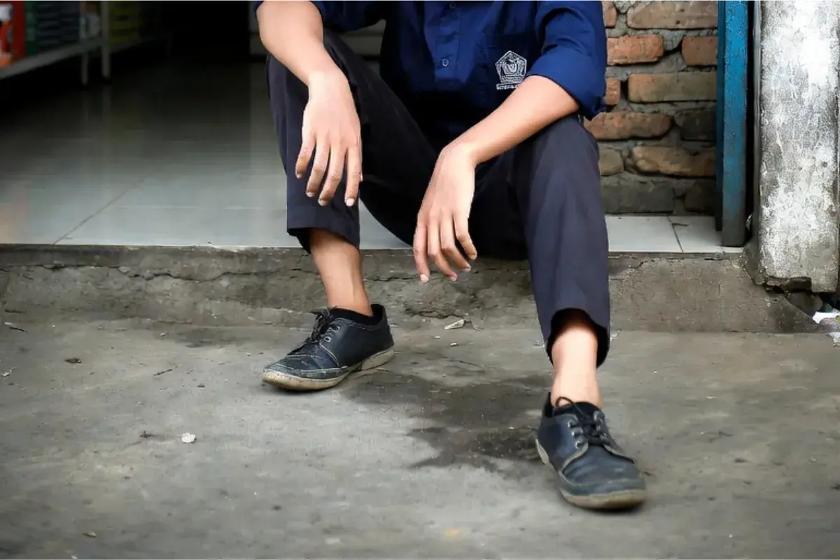 Kasus siswa meninggal akibat sepatu sempit di Samarinda memicu DPRD menyoroti lemahnya pendataan bansos dan mendesak validasi data penerima bantuan. (Foto ilustrasi)