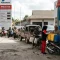 Pertamina menjatuhkan sanksi kepada 6 SPBU di Kalsel akibat pelangsiran BBM subsidi. Suplai dihentikan hingga 30 hari setelah investigasi internal. (Gambar ilustrasi)